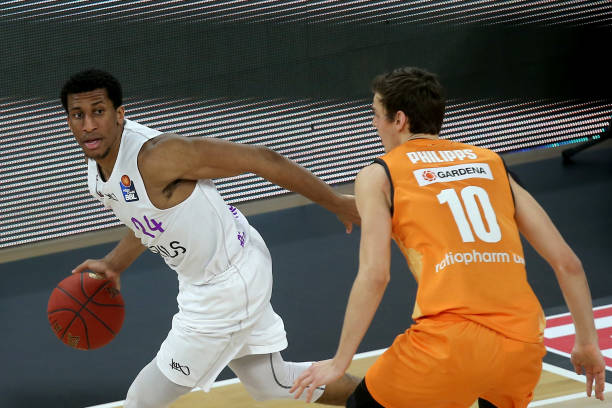 队的教练而 队的教练而