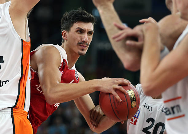 这名两届M 这名两届M