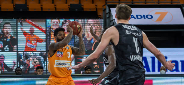 尤其是在与 尤其是在与